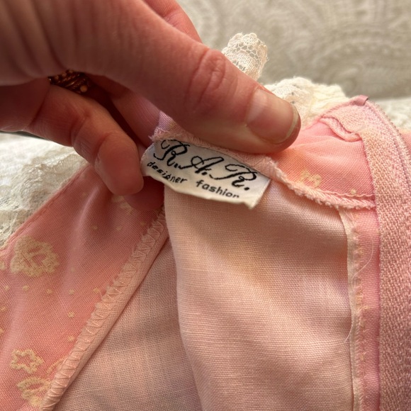 Creepy AF vintage dress - Picture 7 of 7